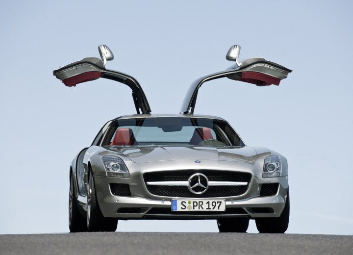 Mercedes-Benz SLS AMG technical specifications and fuel economy